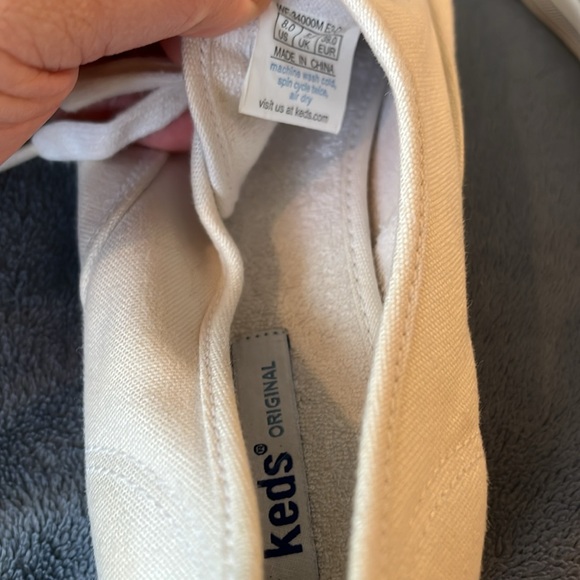 Keds White Canvas Champion Sneakers. Lightly worn Size 8. - Picture 4 of 4